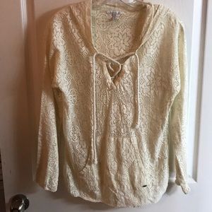 O’Neill. Light sweater